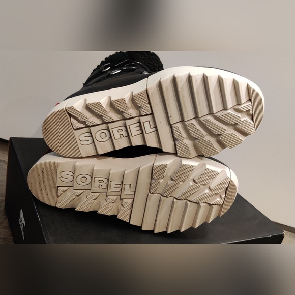 Like New! SOREL Women's Joan of Arctic Next Boot Waterproof - Size 6 - Picture 6 of 15